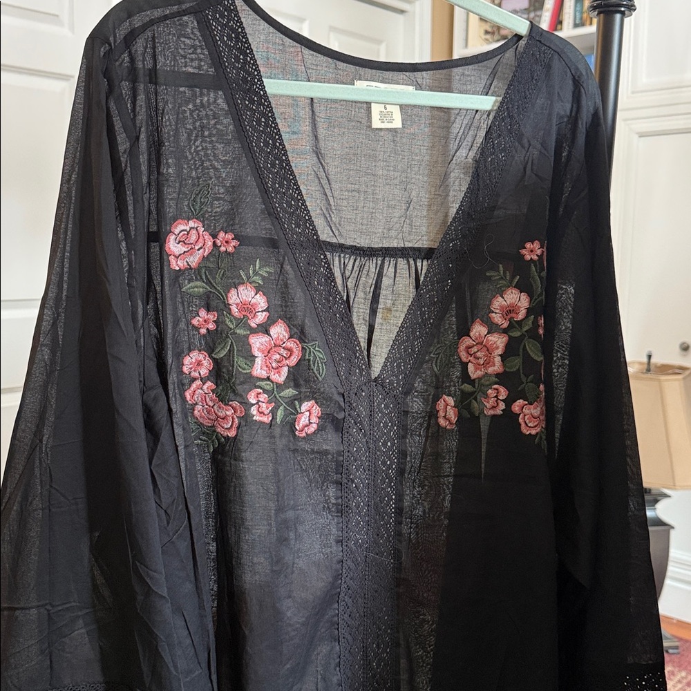 Torrid Sz 6 sheer gauzy embroidered tunic. Gorgeous top.  NWT. Wear with cami